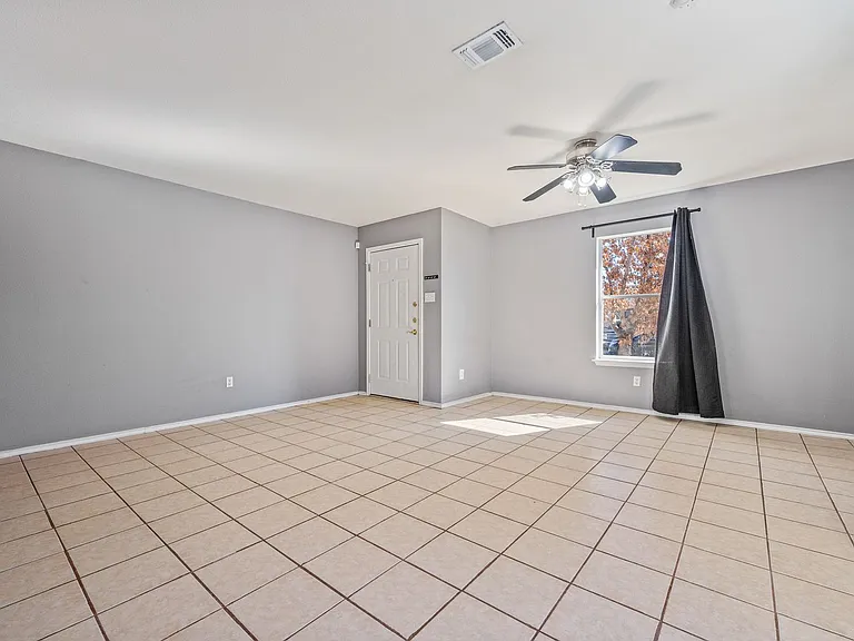 9226 Emerald Port Dr — Photo 3