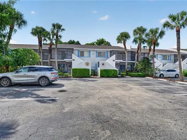 4010 Ice Castle Way APT 7, Naples, FL 34112
