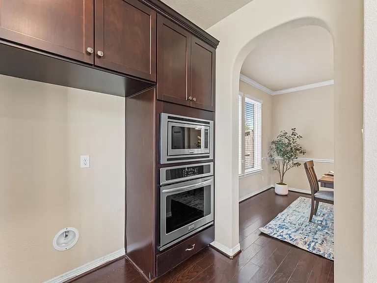 955 Smokethorn Trl — Photo 17