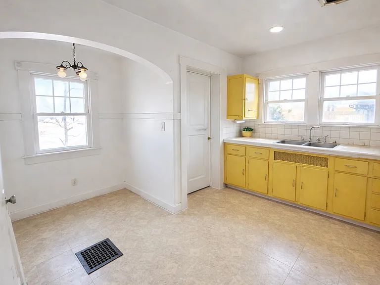 3547 Winthrop Ave — Photo 4