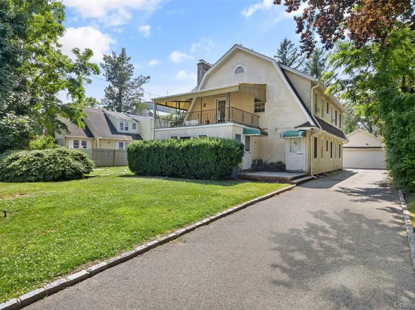 20 Spruce Street, Great Neck, NY 11021
