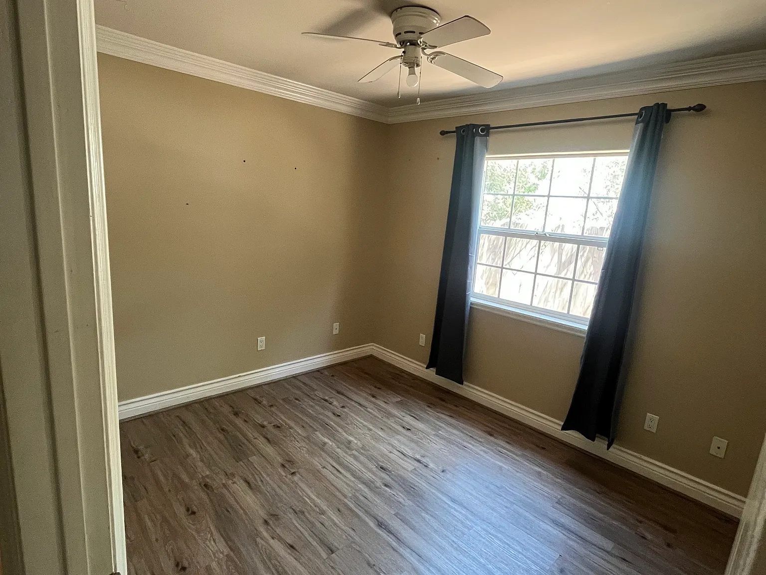 1422 Campus Rd — Photo 3