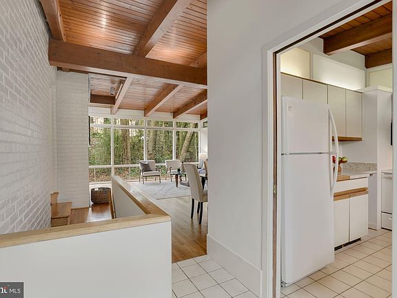 3rd image of 3447 Surrey Ln