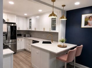 322 Bloomfield Ct, Vernon Hills, IL 60061