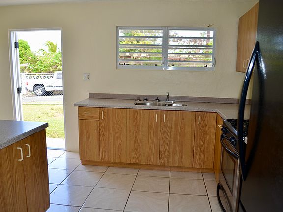 3rd image of 394 Strawberry Hill Est #Qu