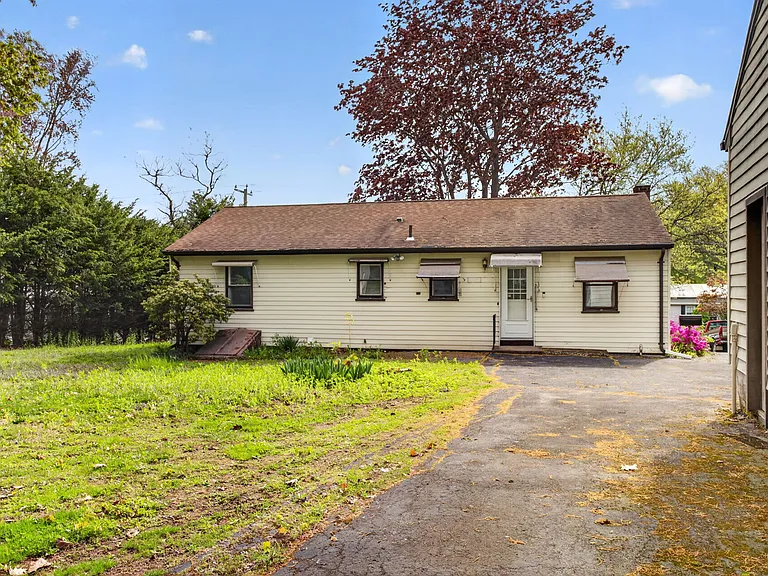 121 Cherry Hill Rd — Photo 37