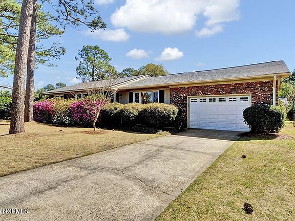 3rd image of 810 Greenhowe Dr