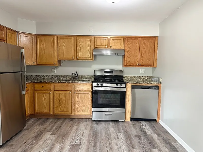 2 bed, 1.0 bath, 950 sqft, $1,595 — Photo 2