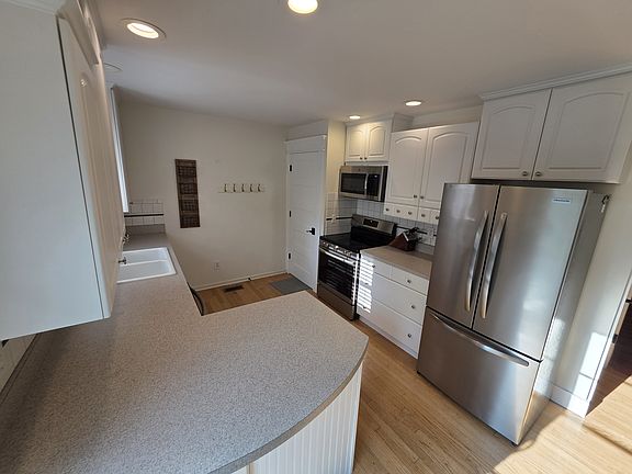 5th image of 633 Aldrich St #1