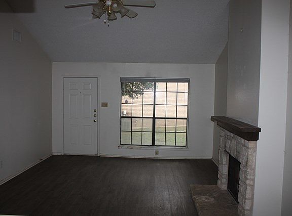 2nd image of 800B Lloyd Dr
