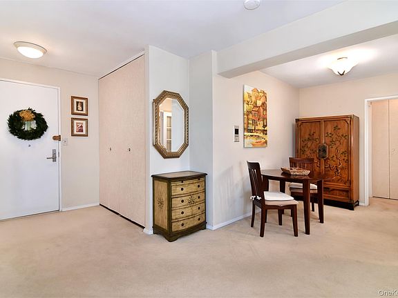3rd image of 21 Fairview Avenue #717
