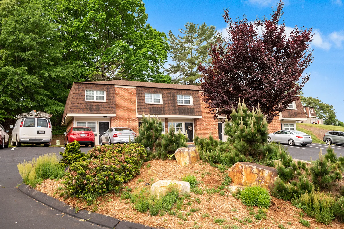 Building Photo - 135 Ribet Ave S #W