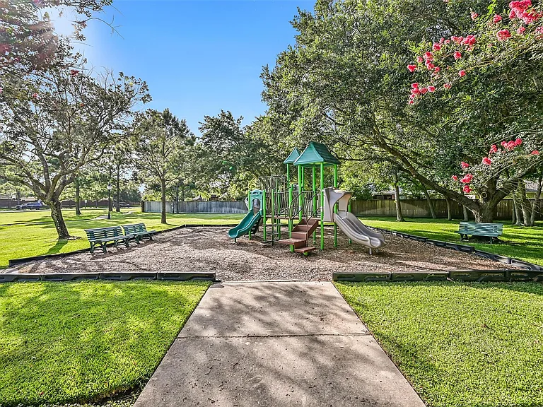 513 Meadow Bend Dr — Photo 37