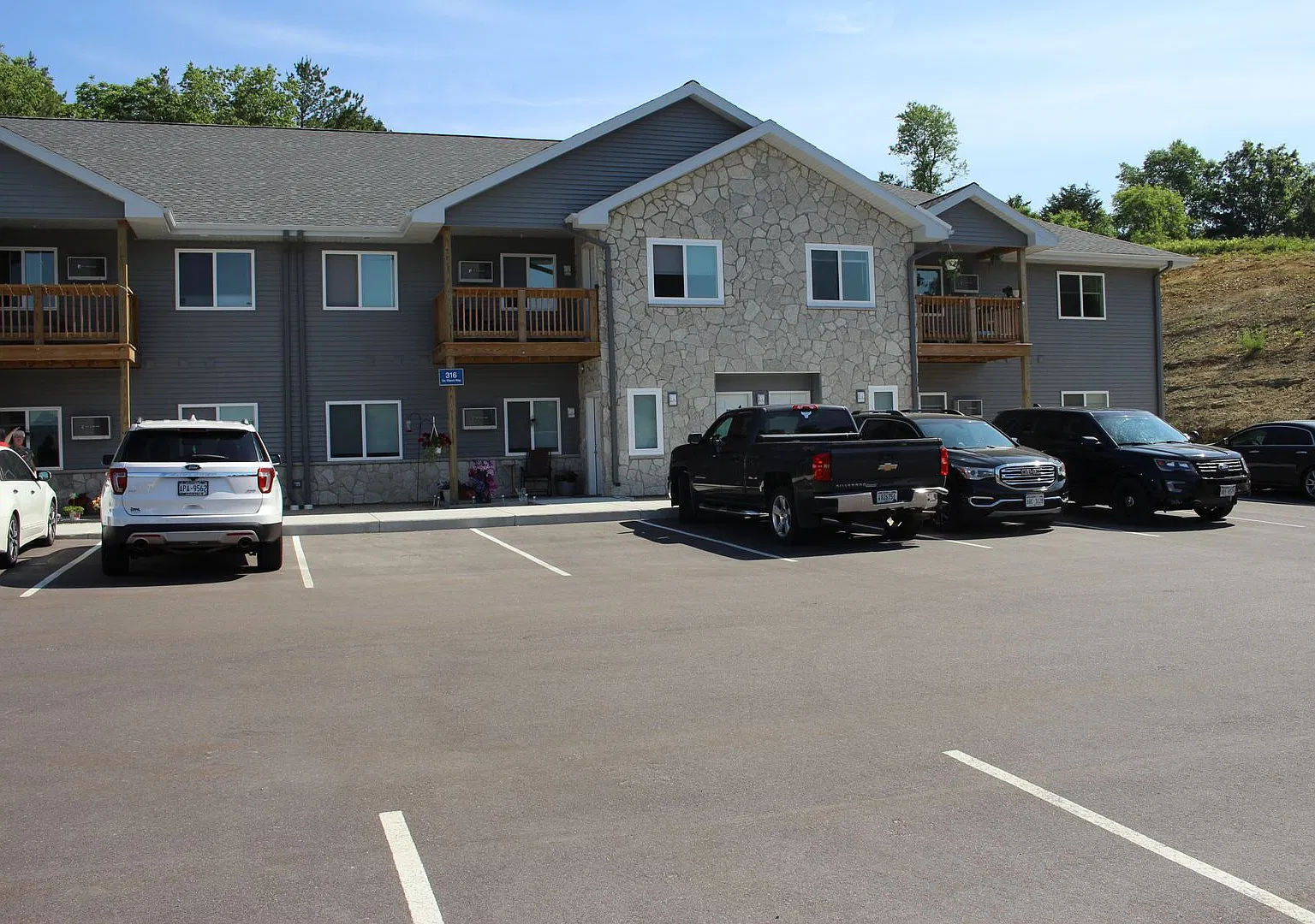 Crooked River Apartments — Photo 4