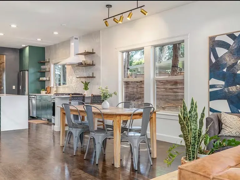 1222 E Franklin St — Photo 11