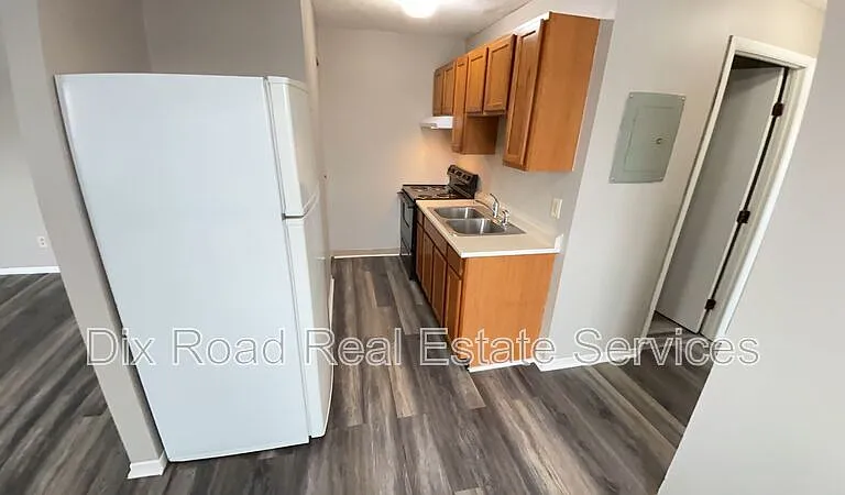 2 Hampshire Ct #10 — Photo 6