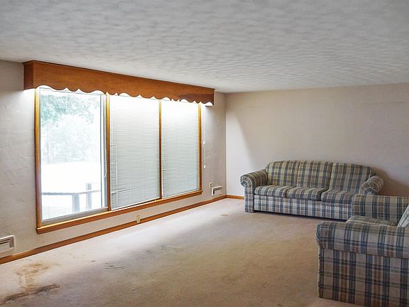 5th image of 216 N Cottage Grove Ave
