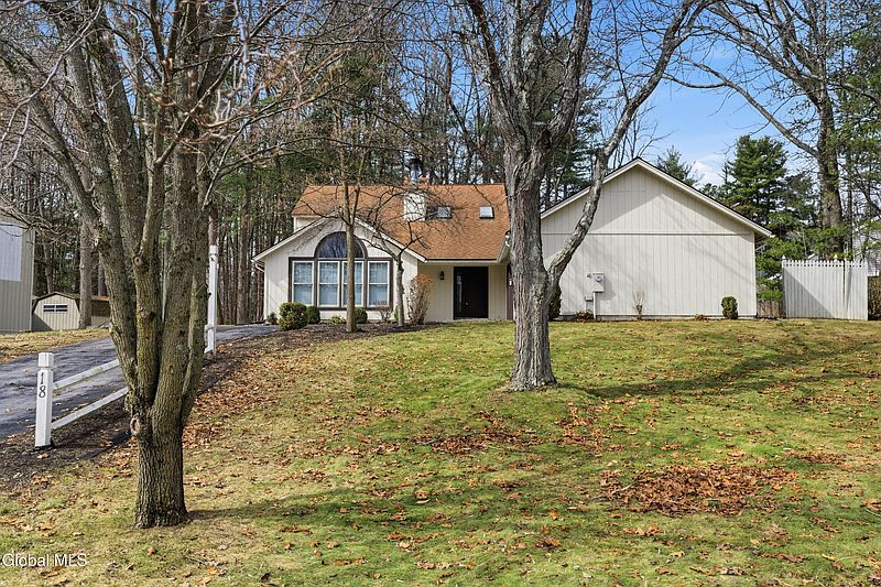 2nd image of 18 Glade Mallow Road