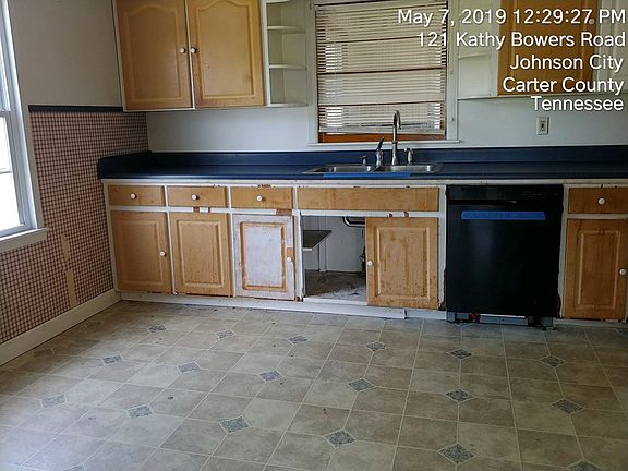 3rd image of 121 Bowers St