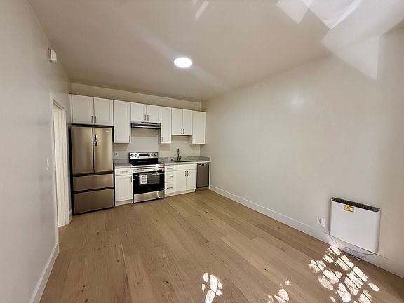 5th image of 1880 Page St APT 4