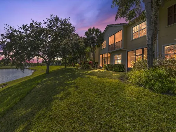 2827 Oakwater Dr, Kissimmee, FL 34747