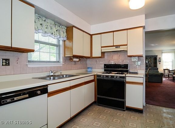 3rd image of 1926 Quaker Hollow Ln