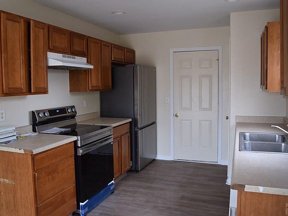 4th image of 901 S Palomar Dr