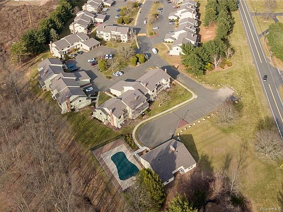 3rd image of 304 Summer Hill Dr Unit 304