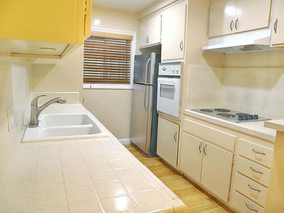 5th image of 8939 Cadillac Ave #103