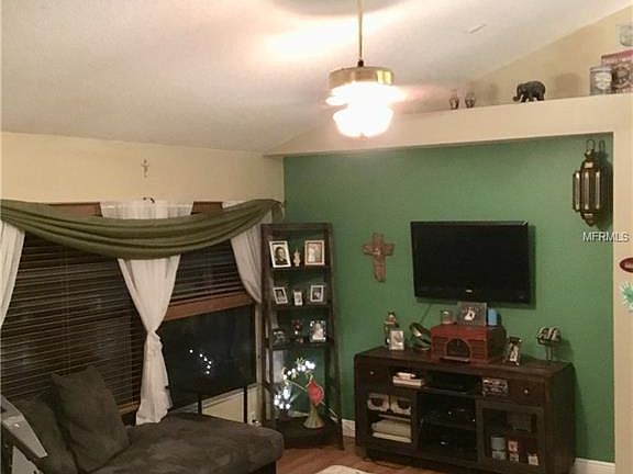 3rd image of 811 Bates Ct