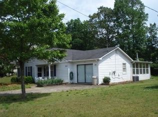 385 Springlake Dr, Lawrenceville, GA 30046