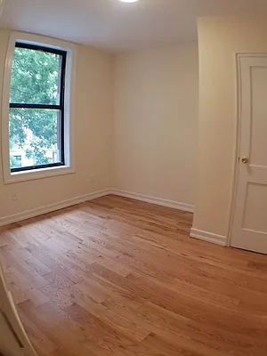 Rented by Roberto Guilbet, LREB | media 22