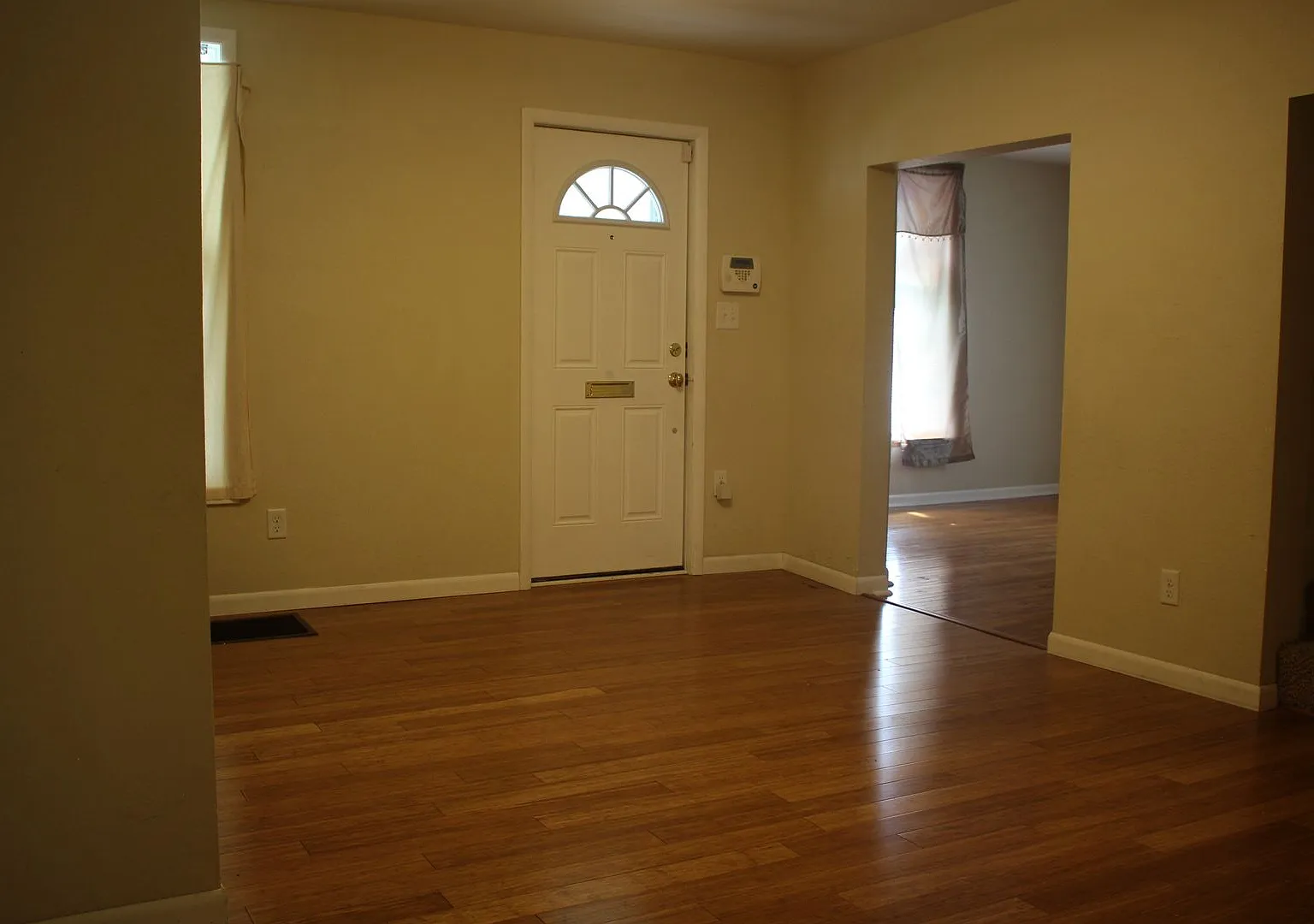 For Rent: 4 Bedroom/1 Bathroom Home — Photo 2