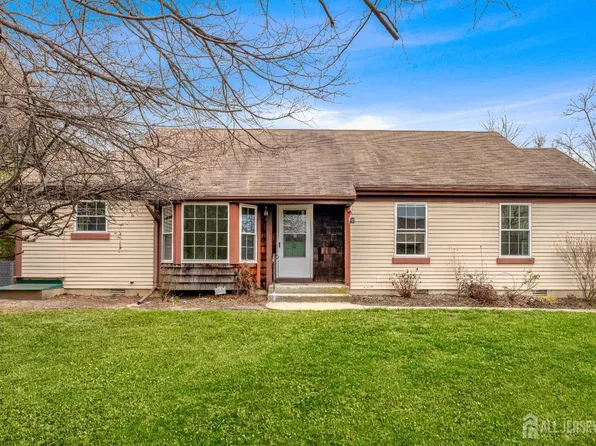 153 Concordia Cir #D, Monroe Township, NJ 08831