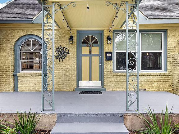 4th image of 421 Cole St