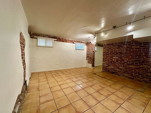 3rd image of 1638 N High St Unit 5