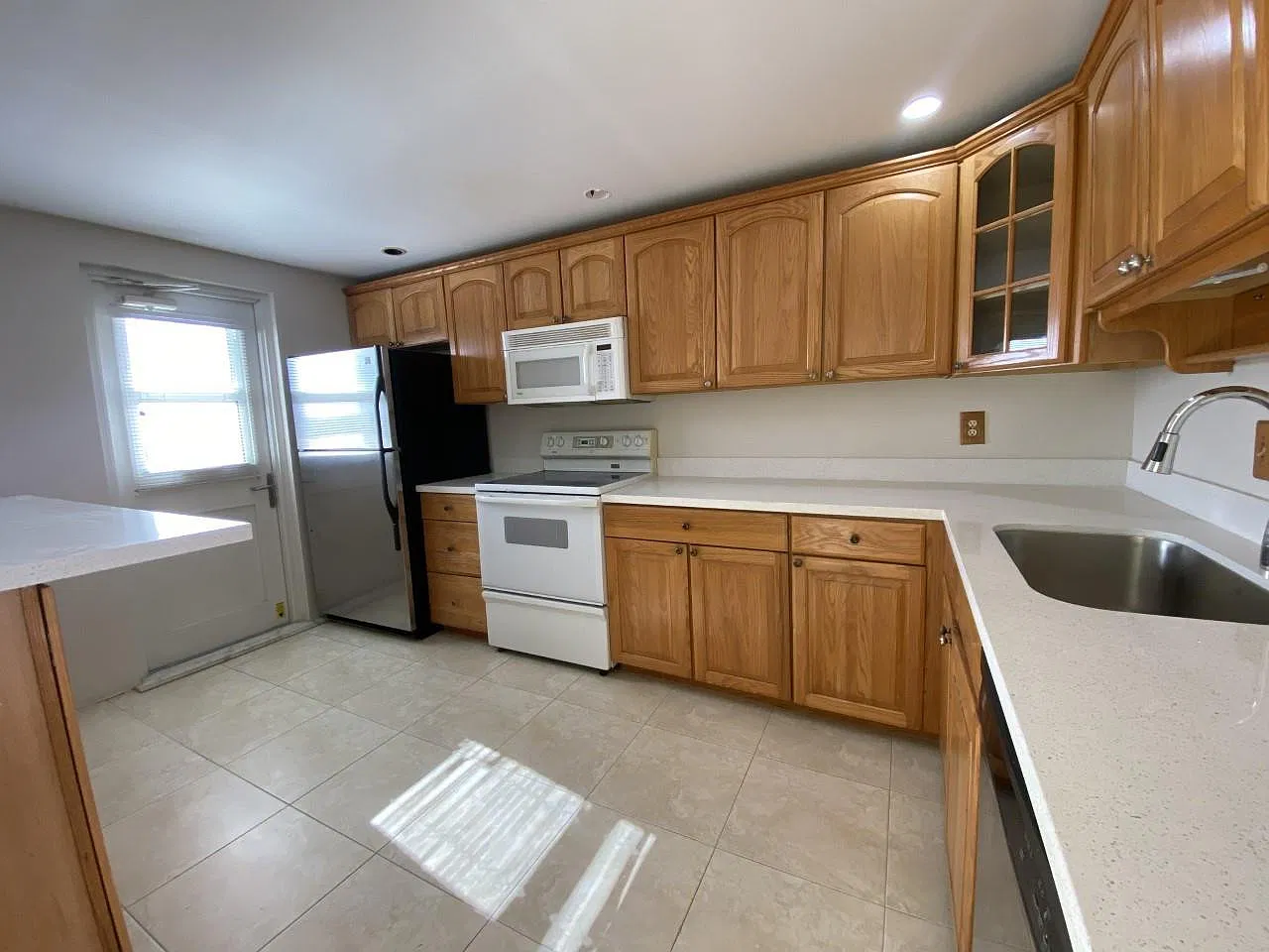 2 bed, 2.0 bath, 1425 sqft, $3,200 — Photo 3