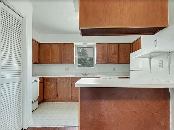 3rd image of 402 Summer Ct APT 3A
