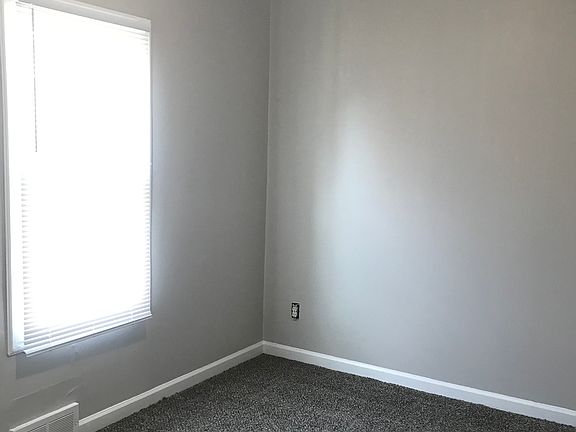 4th image of 16227 Chesterfield Ave