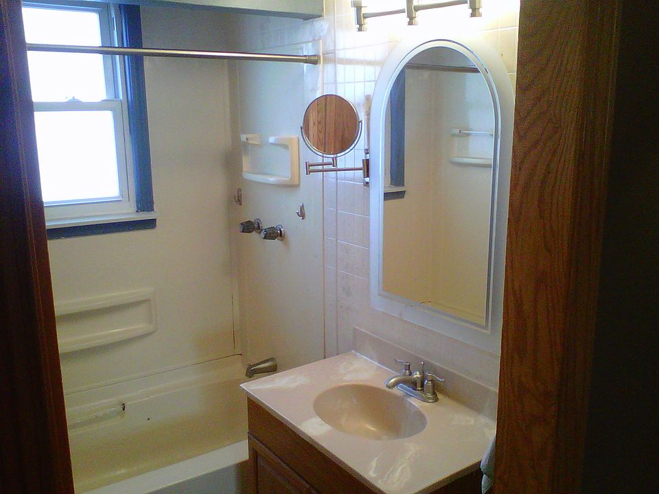 Full bathroom