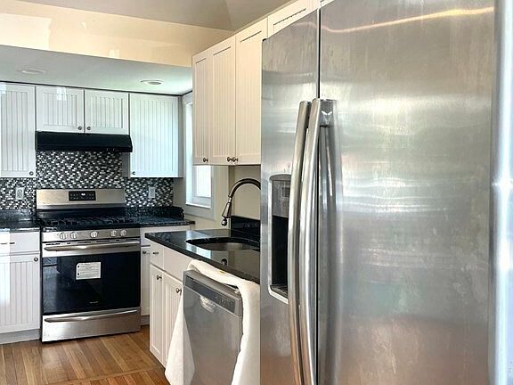 5th image of 82 Edwards St