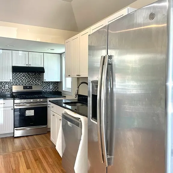 82 Edwards St — Photo 5