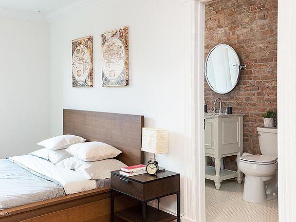 3rd image of 302 Varick St