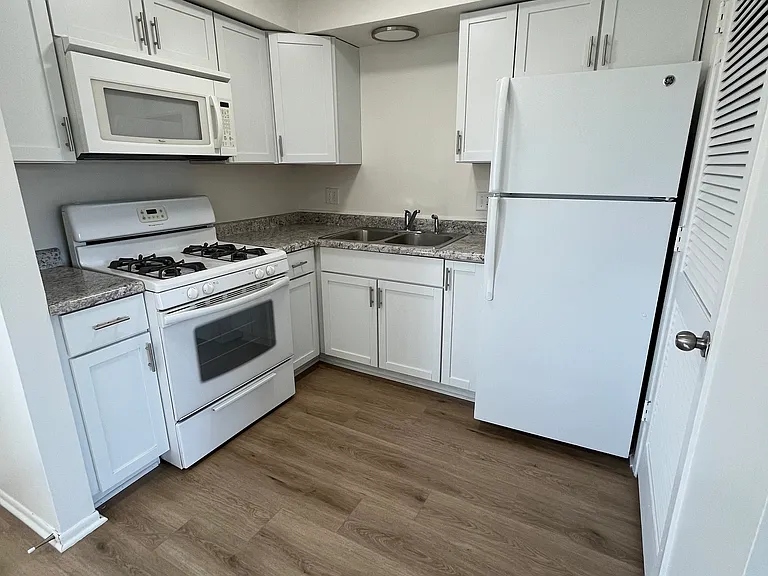 Titan Pointe Apartments — Photo 17