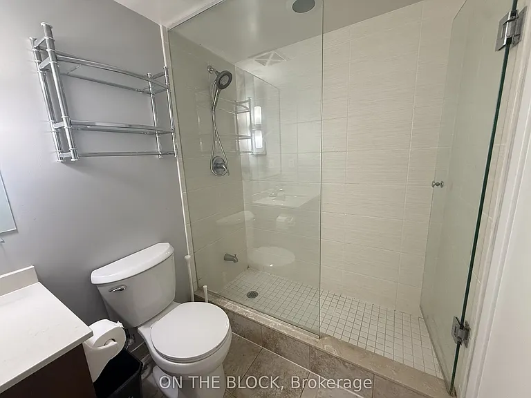 320 Richmond St E #313 — Photo 27
