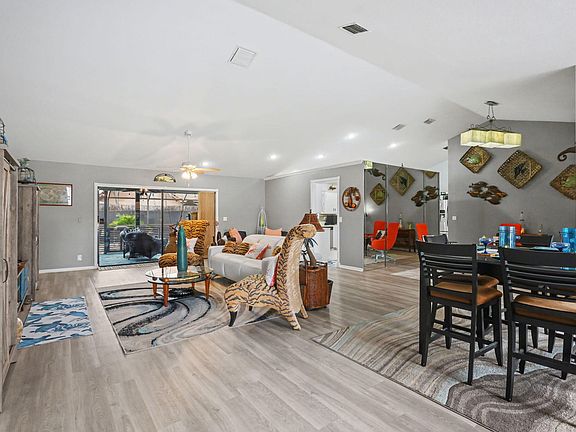 4th image of 9284 Laurel Green Drive