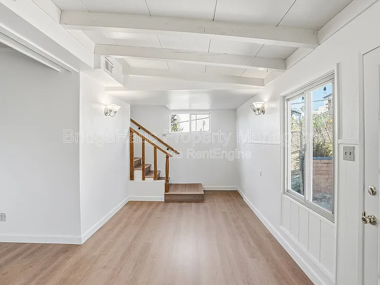 7562 Zemco Dr — Photo 16