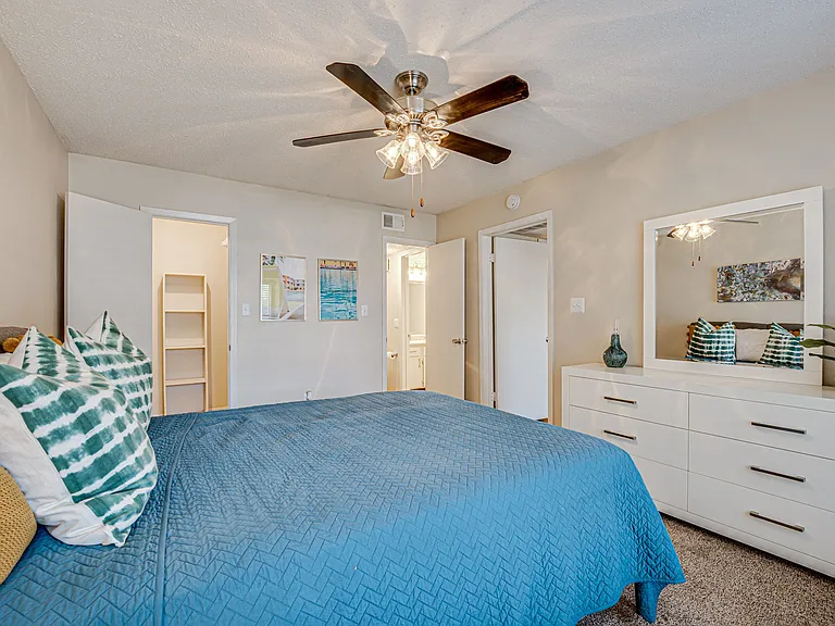 Indian Creek Apartments — Photo 7