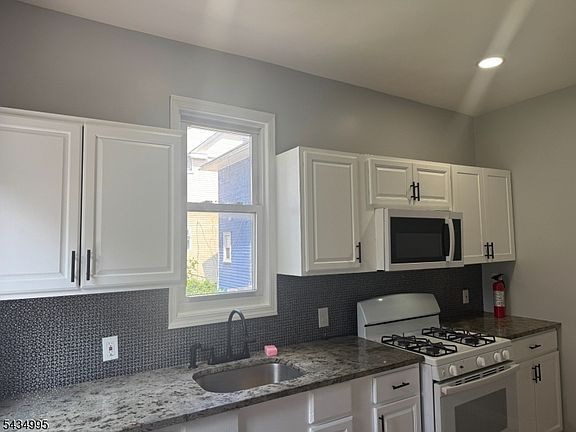 2nd image of 105 N Munn Ave