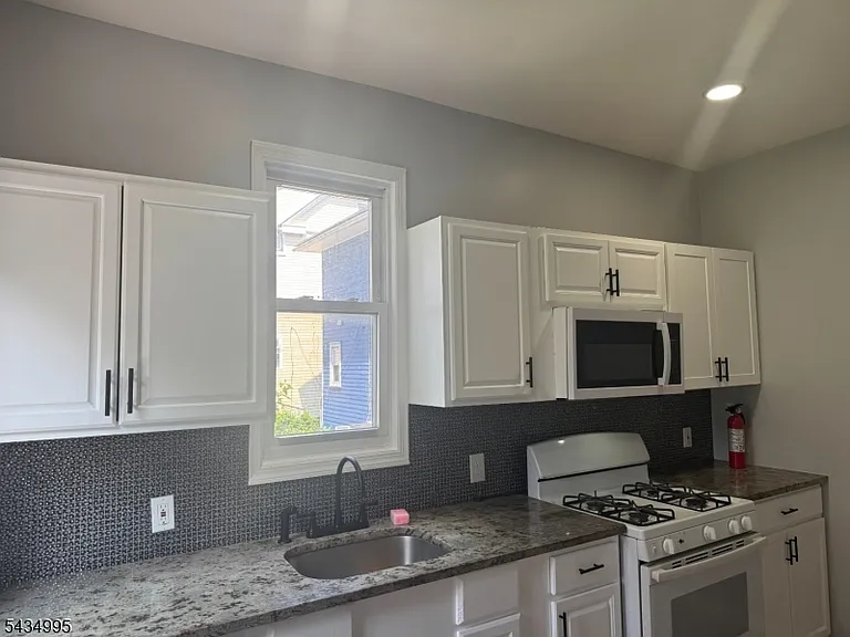 105 N Munn Ave — Photo 2